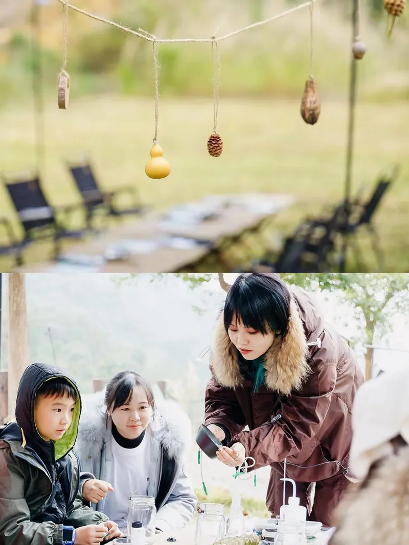 孩子和家长在林间参加自然手作活动