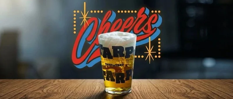 《CHEERS!》vol.2 的 TARP GLASS 專題橫幅,杯中飲品置於木桌