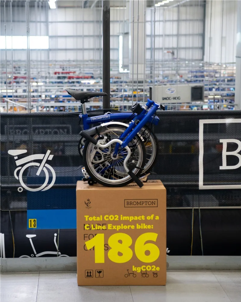 BROMPTON 折叠单车与展示橱窗