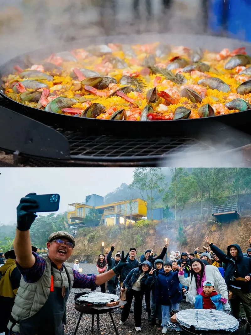 营地长桌上摆放着户外料理