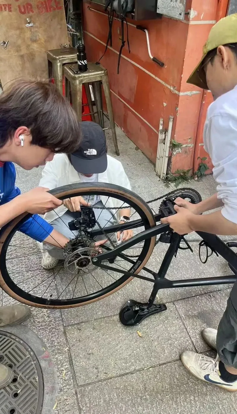 自行车维修过程