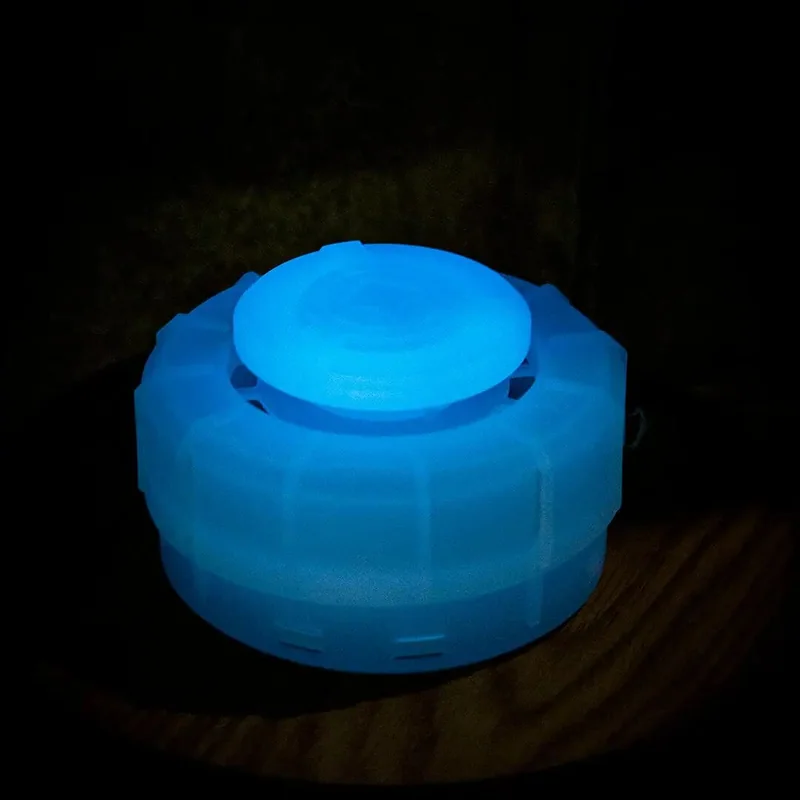 黑暗中发出蓝色夜光的 Mosquito mine 蚊香架