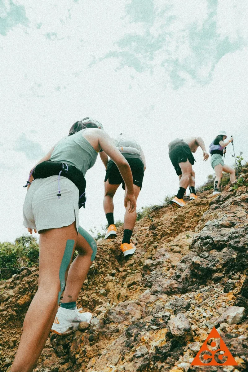 山间同行的训练队伍