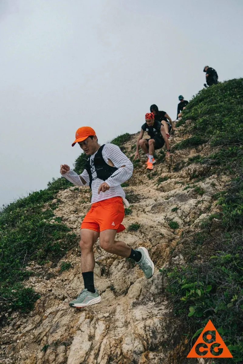 山脊上的跑者