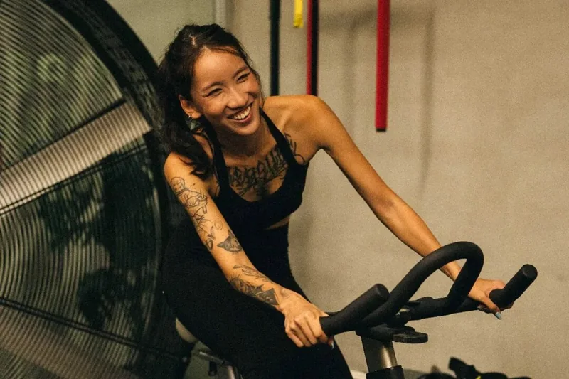健身房中微笑的毛毛