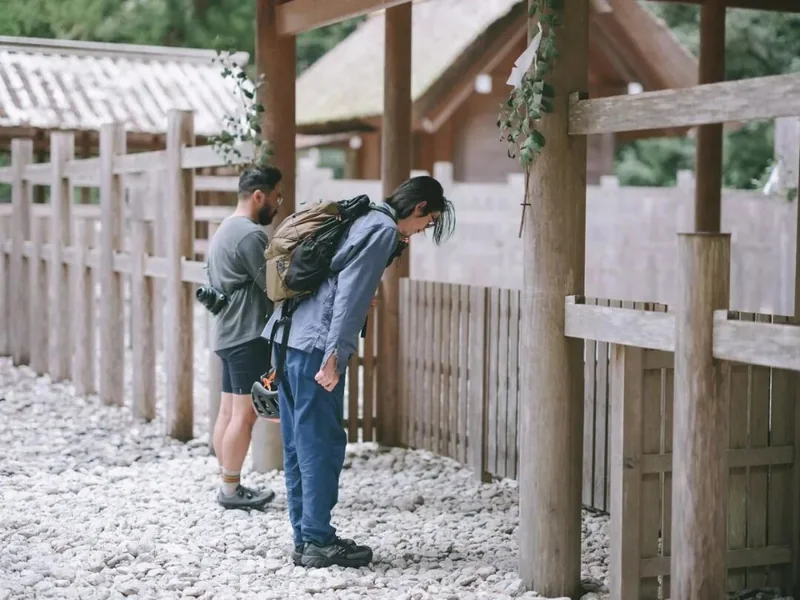 神社内参拜的旅行者