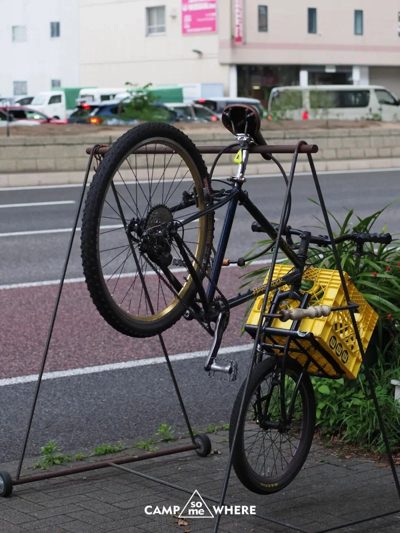 街头停放的自行车