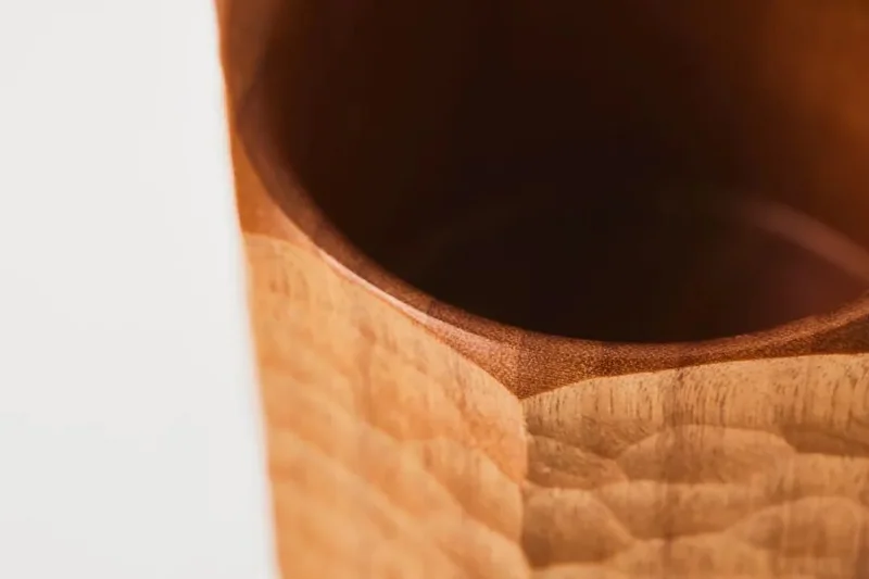 The rim and wood-grain interior of JINCUP.