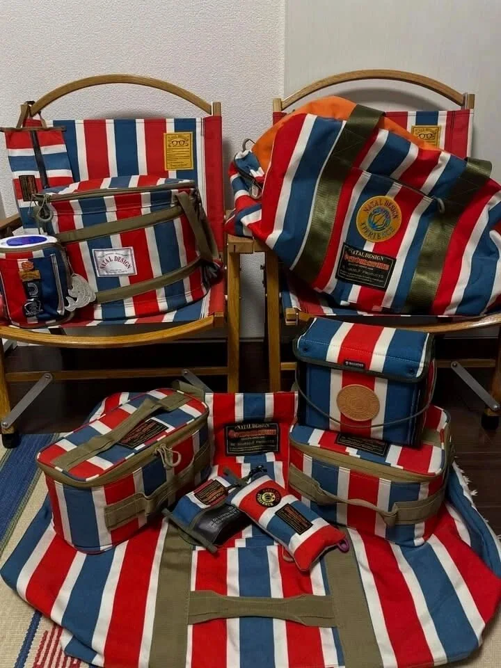 バッグ、座面、収納、敷物に集まる Retro Stripe。