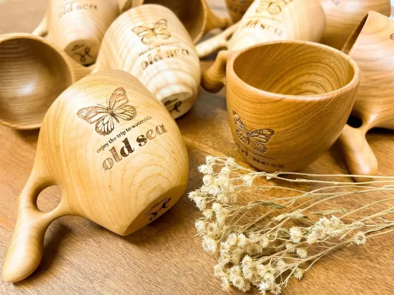 刻着蝴蝶圖案的oldsea聯名木杯
