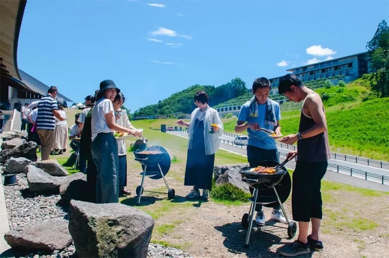 山间户外聚会
