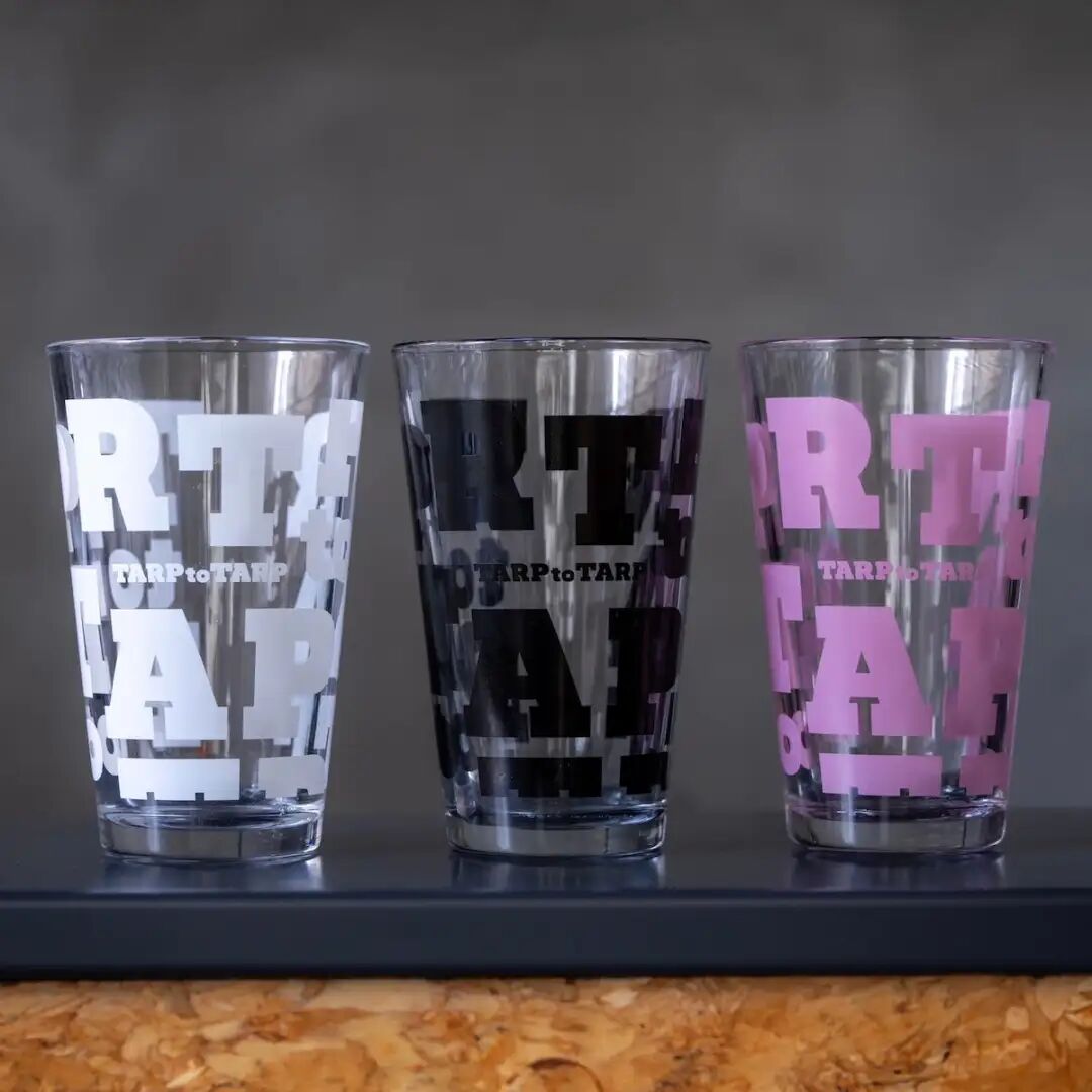 透明、黑色与粉色三款 TARP GLASS