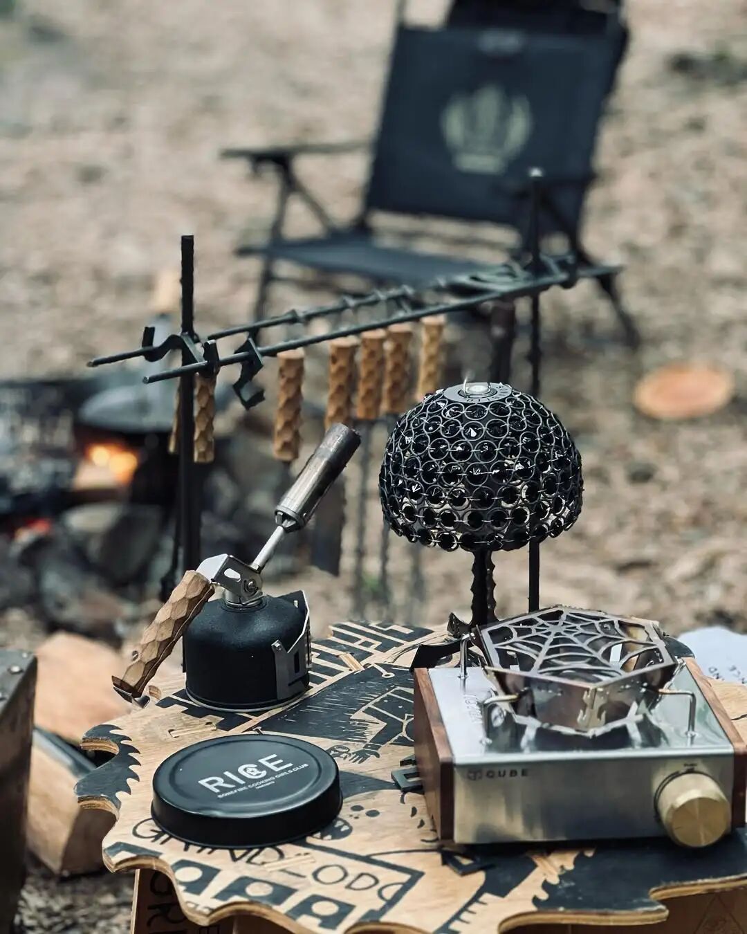 SomAbito 木作与金属装备组成的露营场景